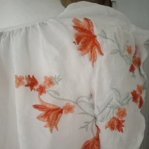 Studio Petite Embroidered Floral Ruffle Sleeve Lightweight Blouse Size Large P - Picture 7 of 8